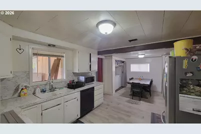724 NE Laurance St, Myrtle Creek, OR 97457 - Photo 5