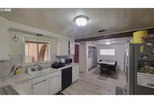 724 NE Laurance St, Myrtle Creek, OR 97457 - Photo 5