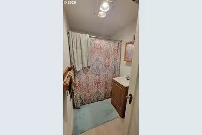 724 NE Laurance St, Myrtle Creek, OR 97457 - Photo 13