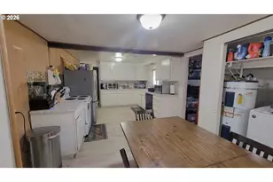 724 NE Laurance St, Myrtle Creek, OR 97457 - Photo 7