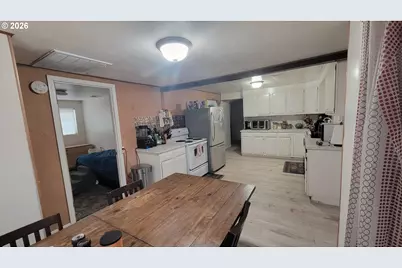 724 NE Laurance St, Myrtle Creek, OR 97457 - Photo 23