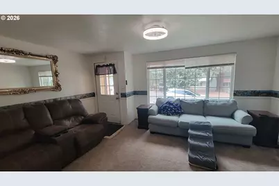 724 NE Laurance St, Myrtle Creek, OR 97457 - Photo 3