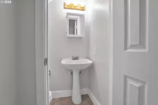 1935 W 17th Ave, Eugene, OR 97402 - Photo 11