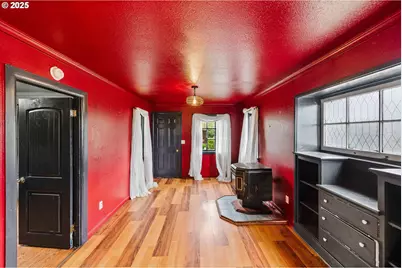 1066 S 8th St, Coos Bay, OR 97420 - Photo 13