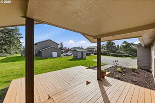 1345 Sanford St, Coos Bay, OR 97420 - Photo 3