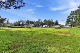 1345 Sanford St, Coos Bay, OR 97420 - Photo 41