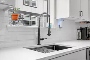 8655 N Crawford St, Portland, OR 97203 - Photo 7