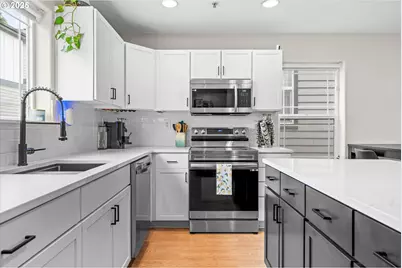 8655 N Crawford St, Portland, OR 97203 - Photo 3