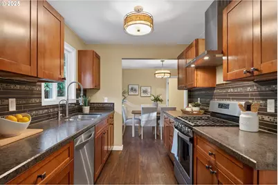 17928 Royal Ct, Lake Oswego, OR 97035 - Photo 9