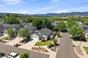 699 Kaitlin Ln, Medford, OR 97501 - Photo 39