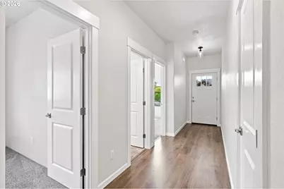 699 Kaitlin Ln, Medford, OR 97501 - Photo 5