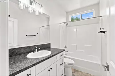 699 Kaitlin Ln, Medford, OR 97501 - Photo 9