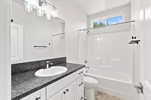 699 Kaitlin Ln, Medford, OR 97501 - Photo 9