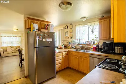 2719 SE 136th Pl, Portland, OR 97236 - Photo 15