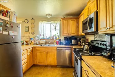 2719 SE 136th Pl, Portland, OR 97236 - Photo 13