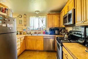 2719 SE 136th Pl, Portland, OR 97236 - Photo 13