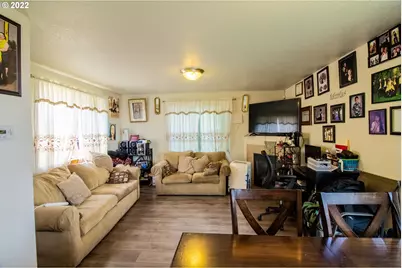 2719 SE 136th Pl, Portland, OR 97236 - Photo 11