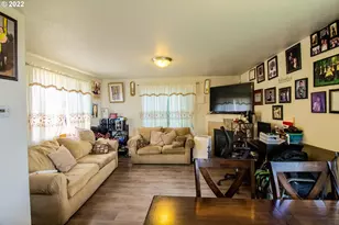 2719 SE 136th Pl, Portland, OR 97236 - Photo 11