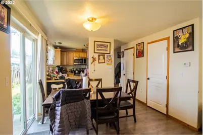 2719 SE 136th Pl, Portland, OR 97236 - Photo 9