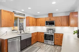 635 Valley Vista St, Sutherlin, OR 97479 - Photo 9