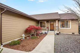 635 Valley Vista St, Sutherlin, OR 97479 - Photo 3