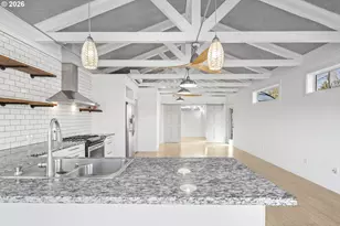 252 N Tomahawk Dr, Portland, OR 97217 - Photo 11