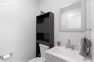 847 W Oak St, Lebanon, OR 97355 - Photo 9