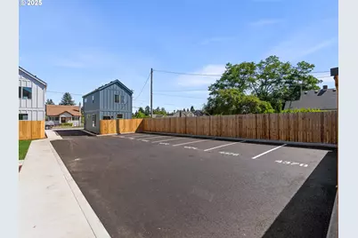 4366 NE Going St, Portland, OR 97218 - Photo 13