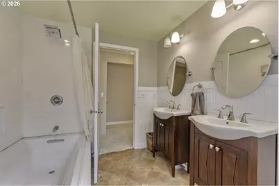 704 NE Linden Ave, Hillsboro, OR 97124 - Photo 21