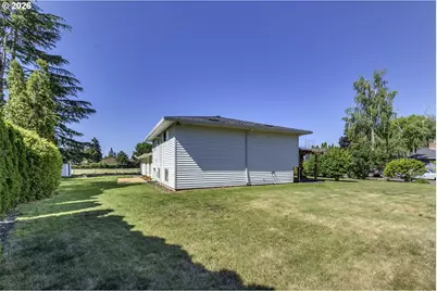 704 NE Linden Ave, Hillsboro, OR 97124 - Photo 33