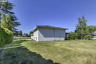704 NE Linden Ave, Hillsboro, OR 97124 - Photo 33