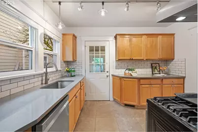 2736 N Argyle St, Portland, OR 97217 - Photo 15