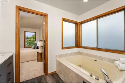 5525 NW Peregrine Pl, Portland, OR 97229 - Photo 27