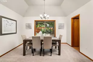 5525 NW Peregrine Pl, Portland, OR 97229 - Photo 9