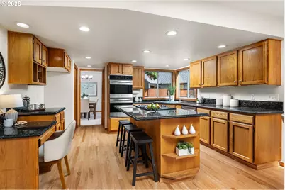 5525 NW Peregrine Pl, Portland, OR 97229 - Photo 11