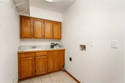 5525 NW Peregrine Pl, Portland, OR 97229 - Photo 33