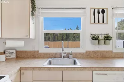 18121 SE Lincoln St, Portland, OR 97233 - Photo 21