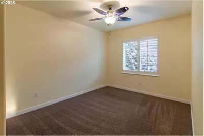 1851 NE Alameda Ave, Roseburg, OR 97470 - Photo 15