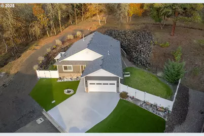 1851 NE Alameda Ave, Roseburg, OR 97470 - Photo 21