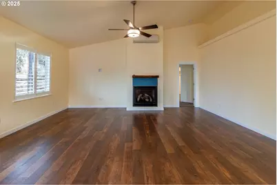 1851 NE Alameda Ave, Roseburg, OR 97470 - Photo 9