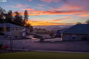 1851 NE Alameda Ave, Roseburg, OR 97470 - Photo 27