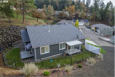 1851 NE Alameda Ave, Roseburg, OR 97470 - Photo 25