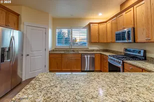 1851 NE Alameda Ave, Roseburg, OR 97470 - Photo 5