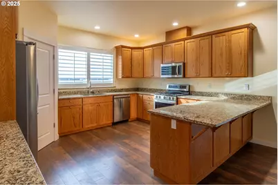 1851 NE Alameda Ave, Roseburg, OR 97470 - Photo 7