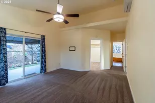 1851 NE Alameda Ave, Roseburg, OR 97470 - Photo 11