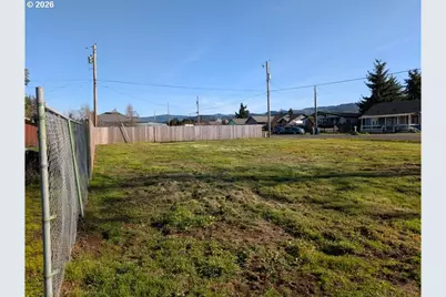 272 S 7th St, Creswell, OR 97426 - Photo 3