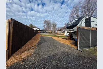 605 Grant Ave, Maupin, OR 97037 - Photo 11