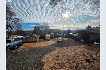 605 Grant Ave, Maupin, OR 97037 - Photo 3