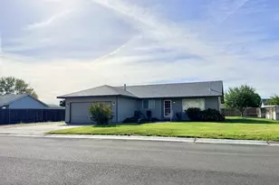 145 Esther Pl, Irrigon, OR 97844 - Photo 3