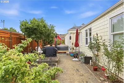 583 17th St, Springfield, OR 97477 - Photo 33